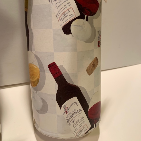 NWT SET OF 2 WINE BOTTLE GIFT CONTAINERS. - Picture 3 of 9
